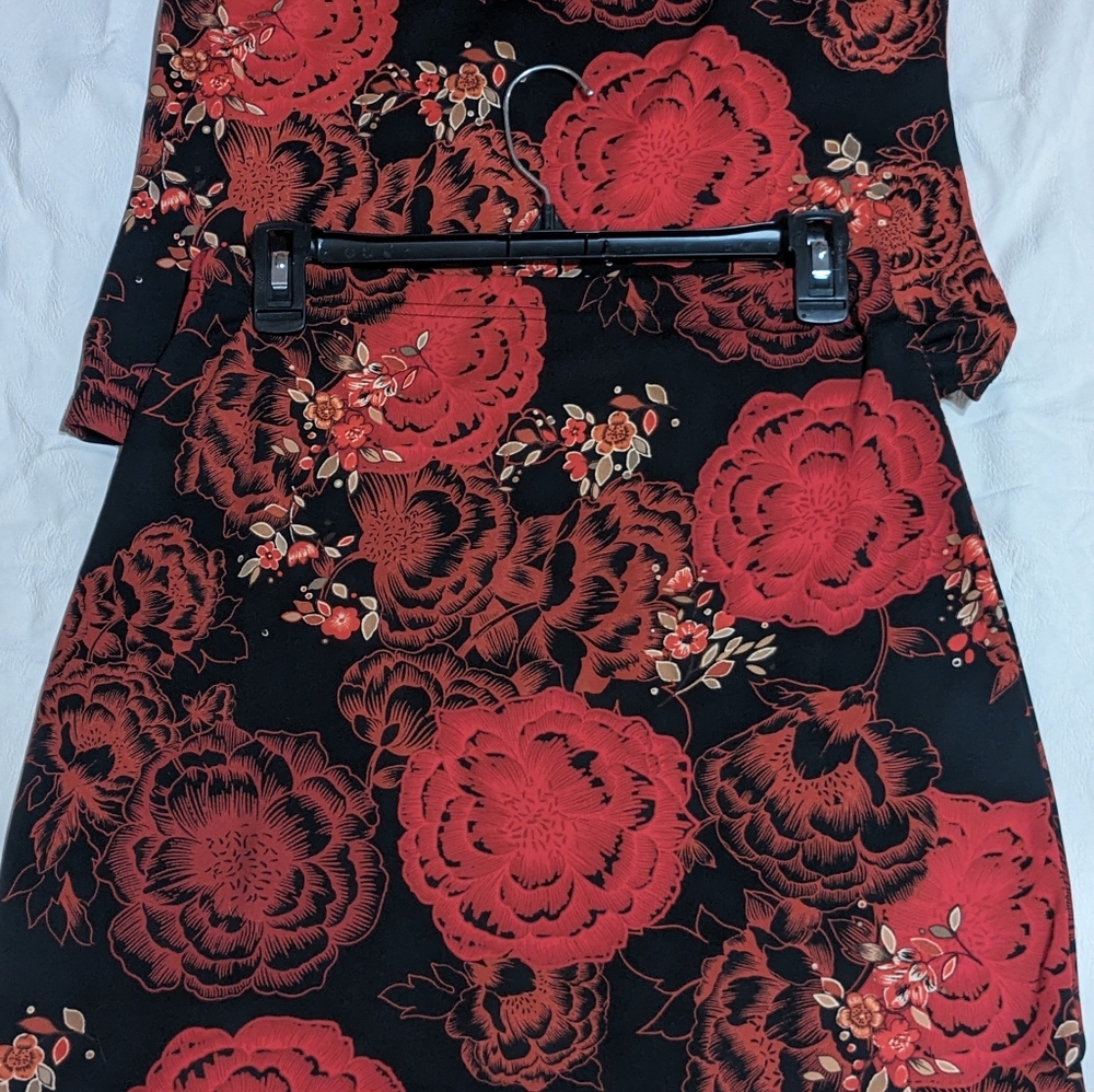 Vintage skirt & blouse set with flattering style and fit